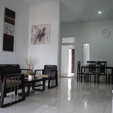Golden Hawaii Villa Singkawang Extérieur photo